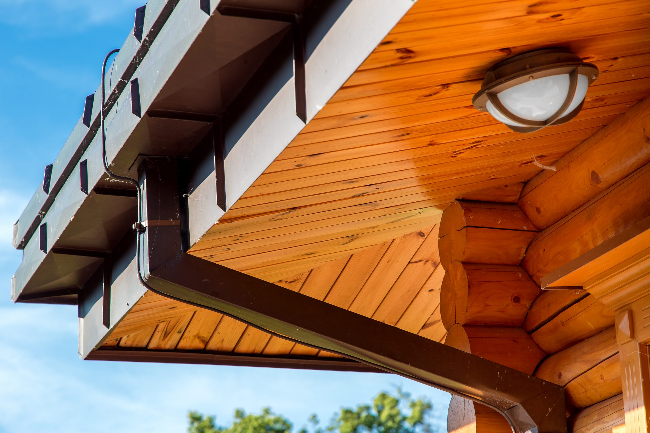 the roof drain system of logs house with a lantern.
